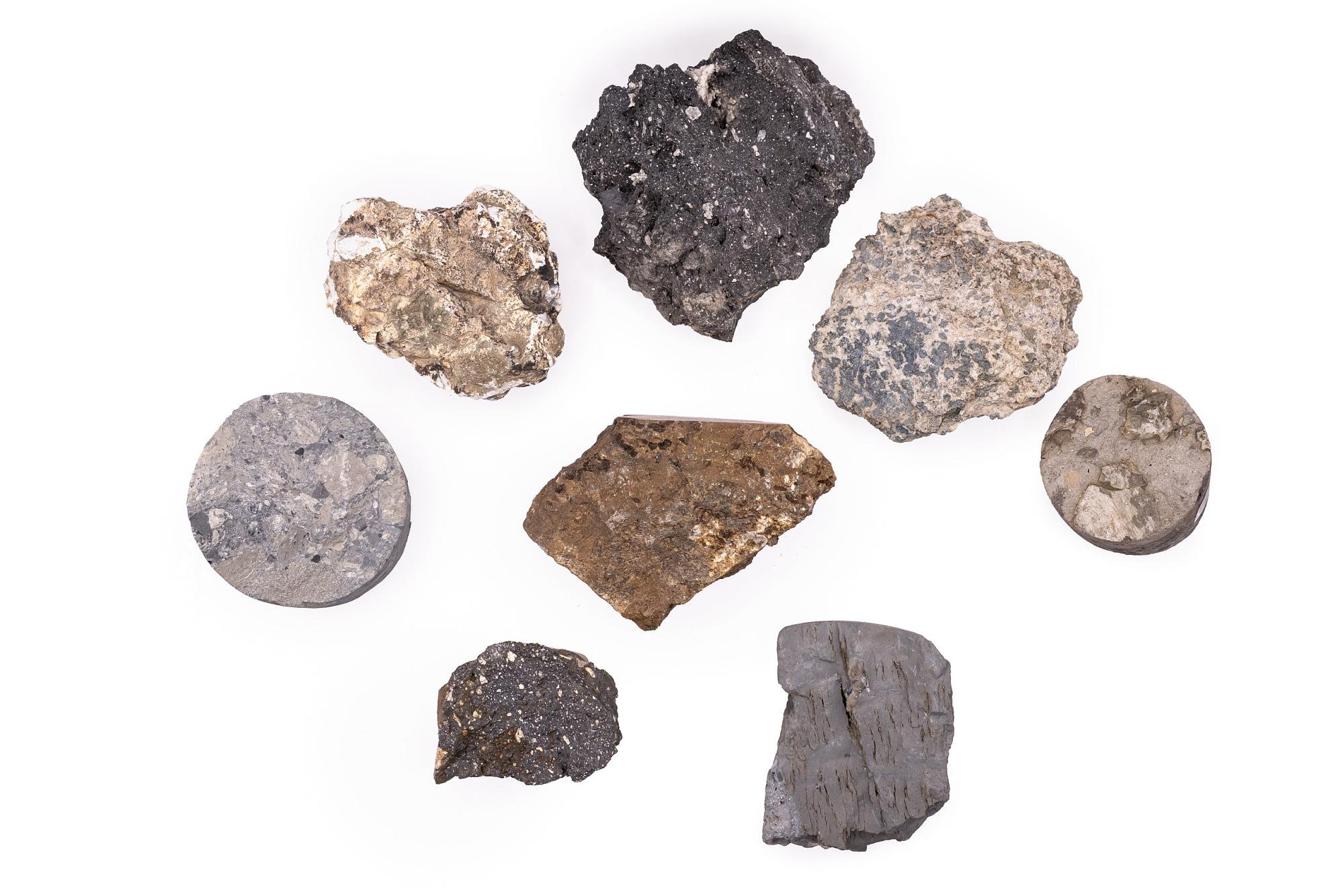 Уникальные космические камни поселились в Иркутске