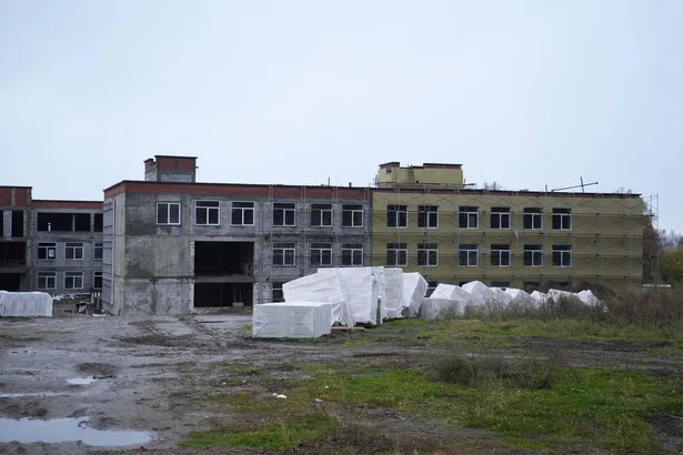 Подрядчик отказался достраивать скандальную школу в Слюдянке